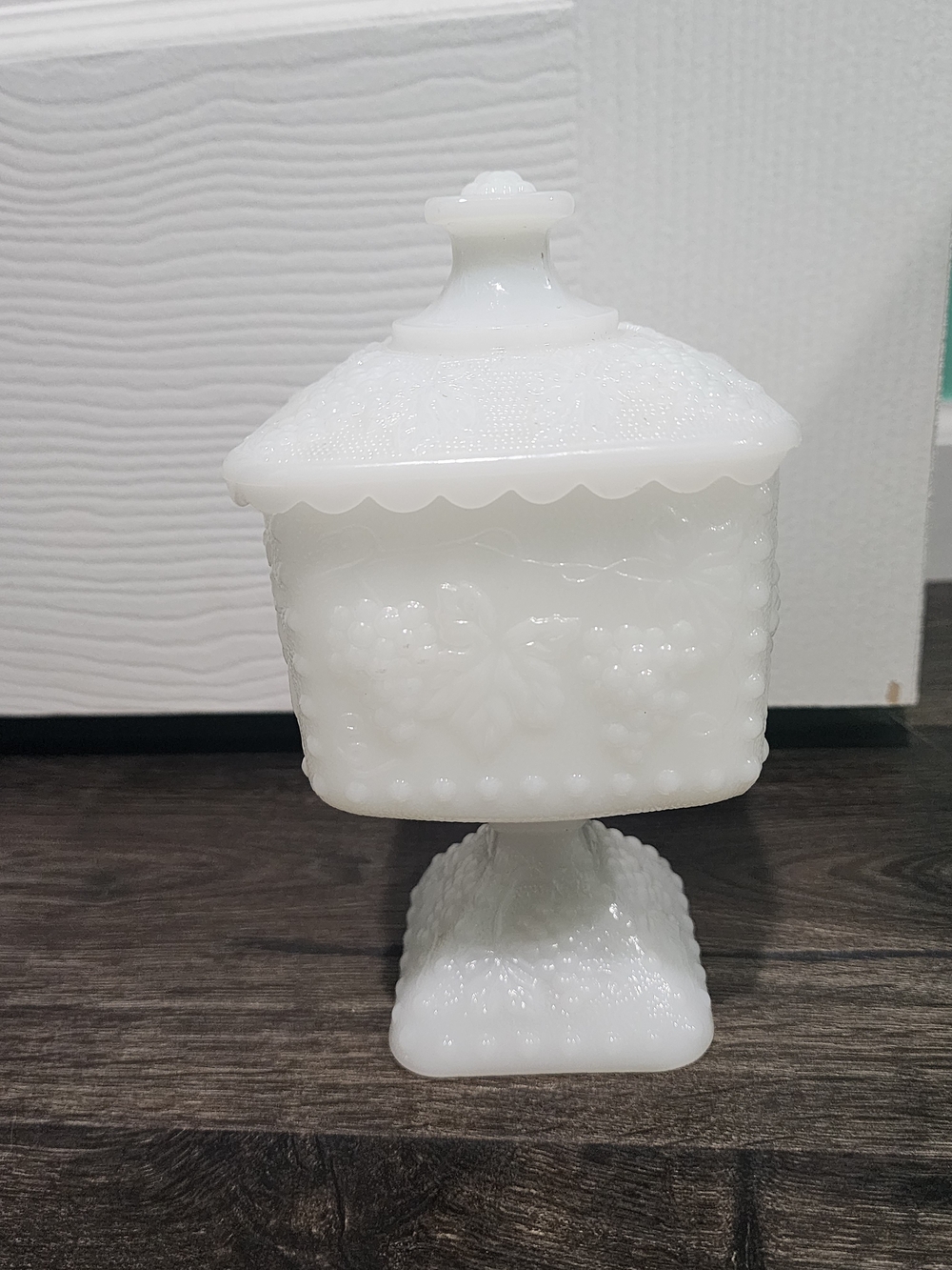 VTG White Milk Glass Grape Embossed Pattern w/Lid  Stemmed Compote Candy Dish 7”